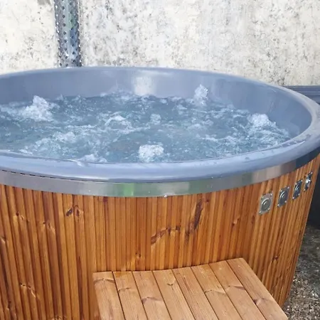 House Sleeps 11 With Parking * Tralee