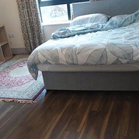 House Sleeps 11 With Parking