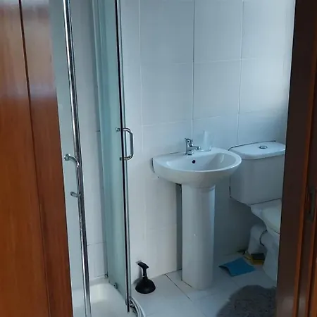 House Sleeps 11 With Parking Hébergement de vacances