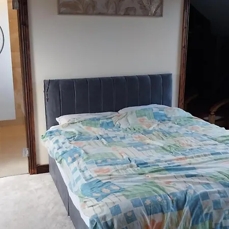 House Sleeps 11 With Parking * Tralee