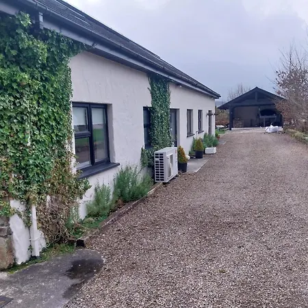 House Sleeps 11 With Parking *
